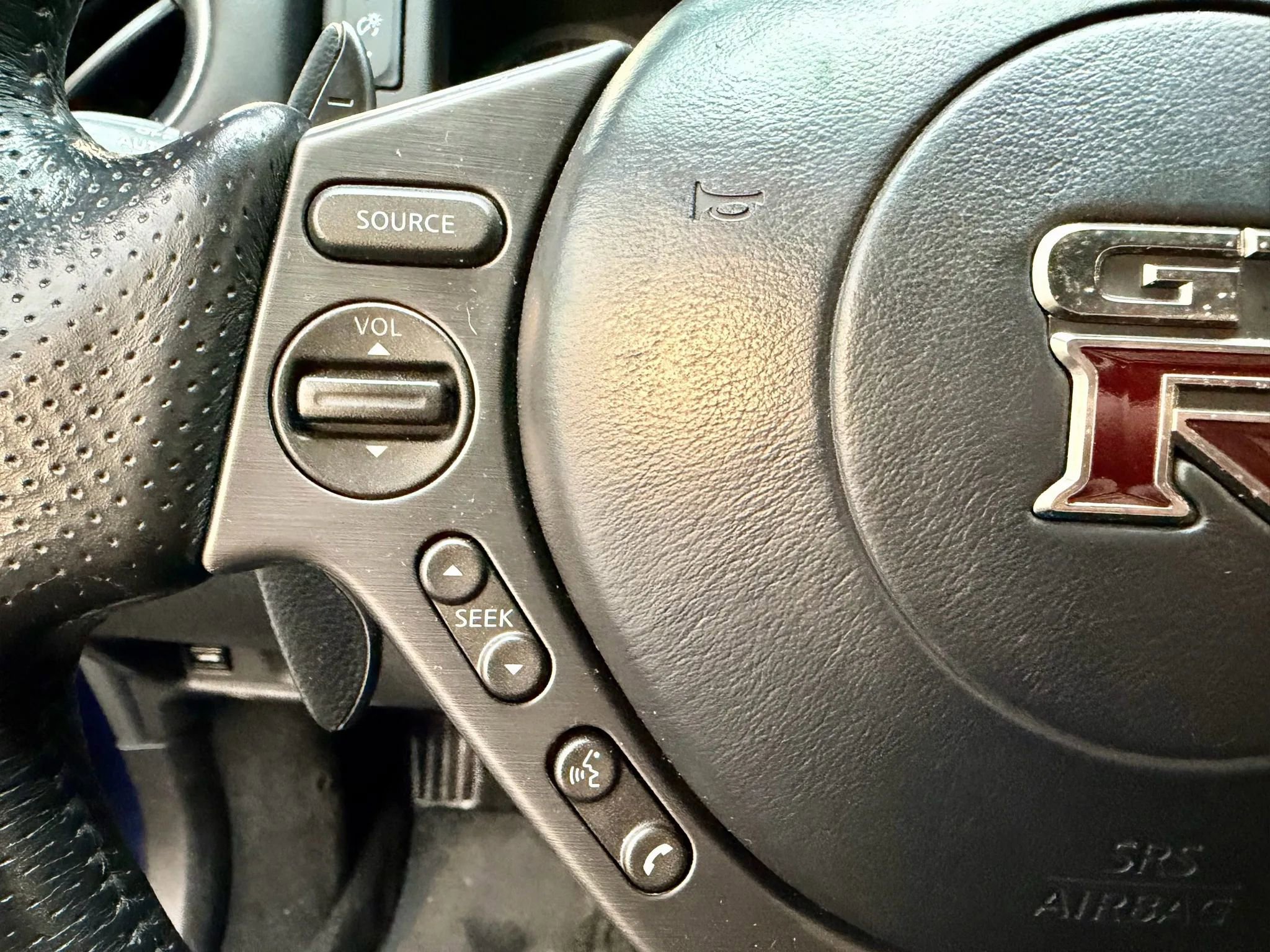 Used 2015 Nissan GT-R Premium image 12