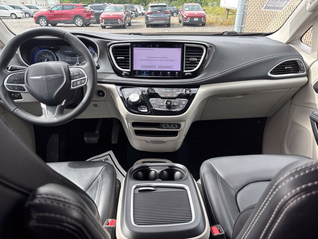 Used 2023 Chrysler Pacifica Touring-L AWD/4WD image 27