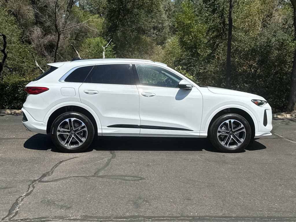 Certified 2025 Audi Q5 Premium AWD/4WD image 4