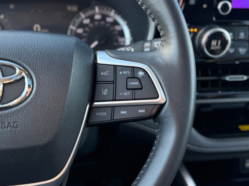 Certified 2024 Toyota Highlander XLE image 17