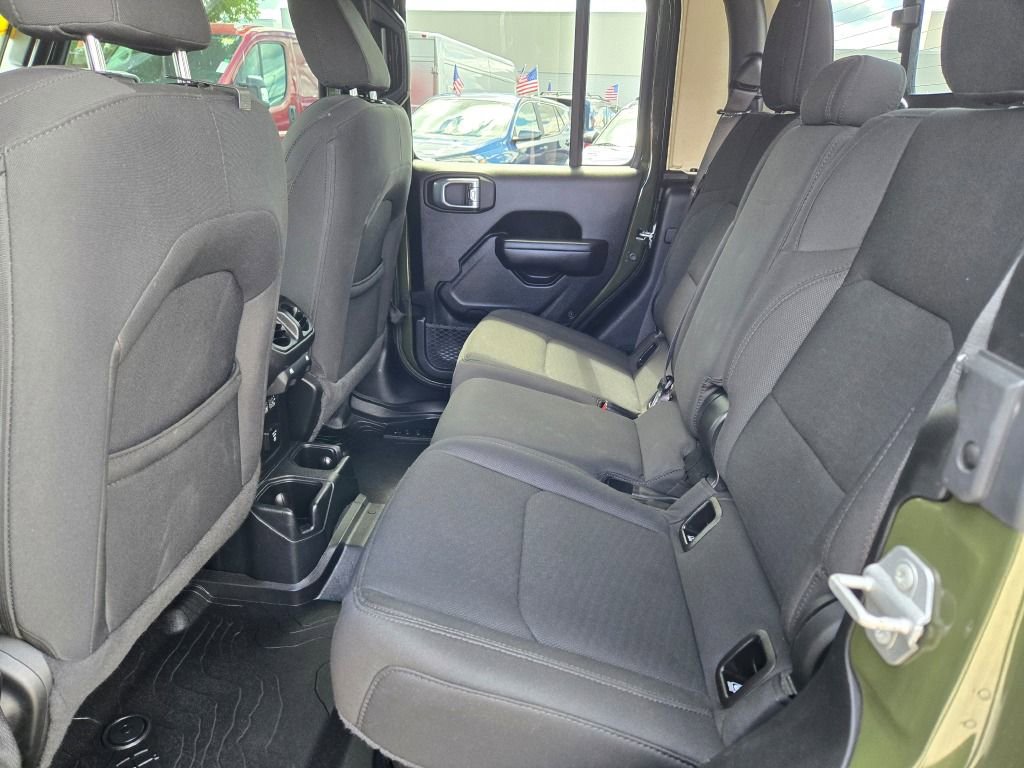 Used 2021 Jeep Gladiator Willys image 15