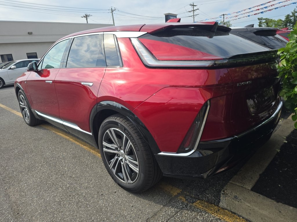 Certified 2024 Cadillac Lyriq Luxury AWD/4WD image 4