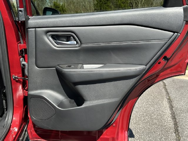 Certified 2025 Nissan Rogue SL AWD/4WD image 18