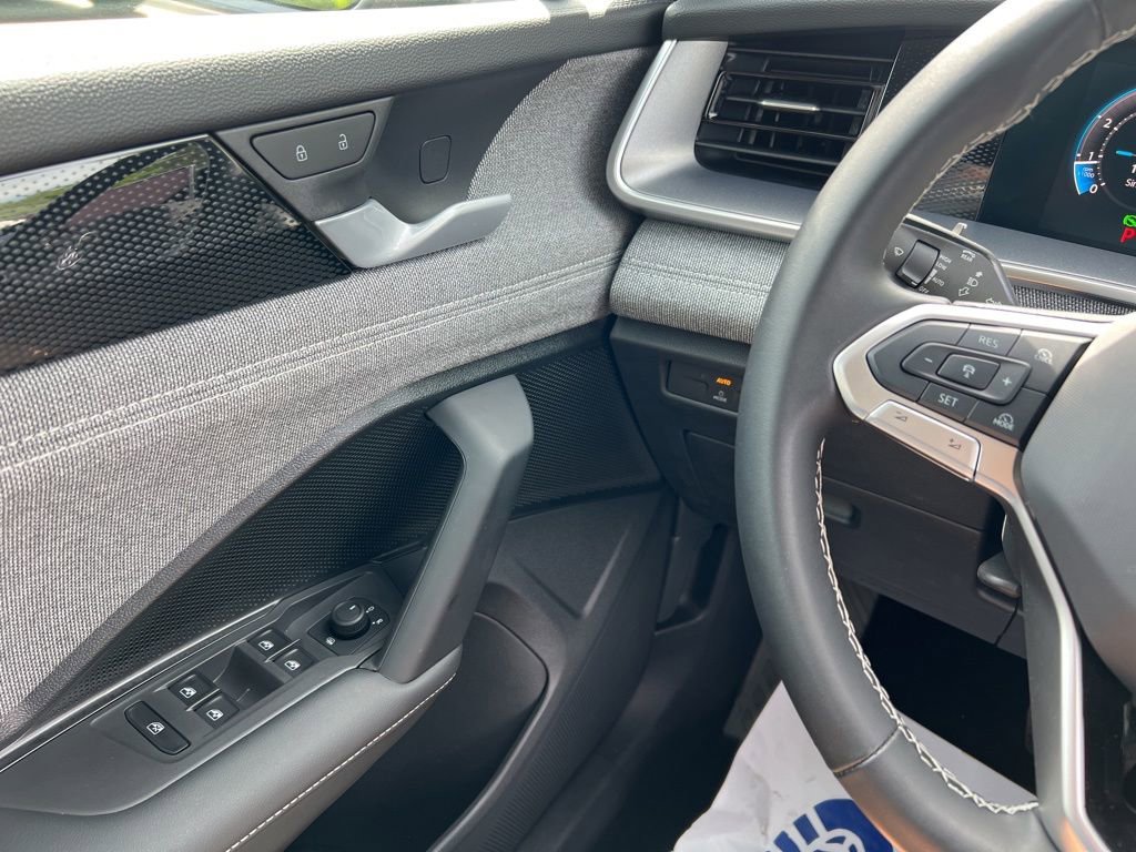 Used 2025 Volkswagen Tiguan S FWD image 18