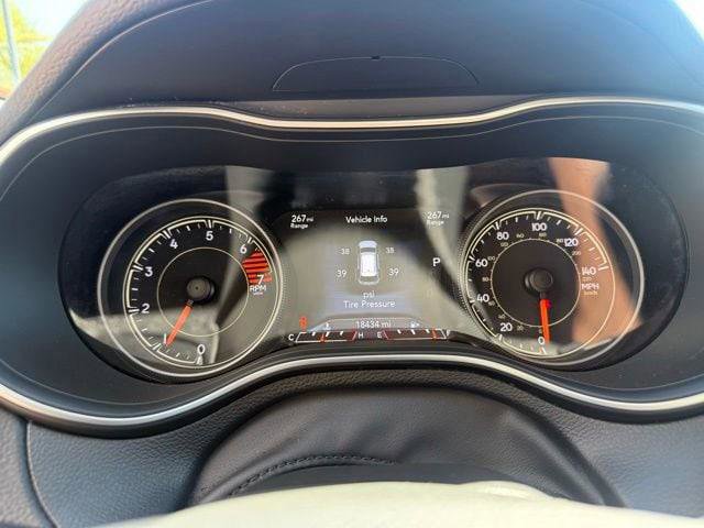 Certified 2023 Jeep Cherokee Altitude Lux image 31