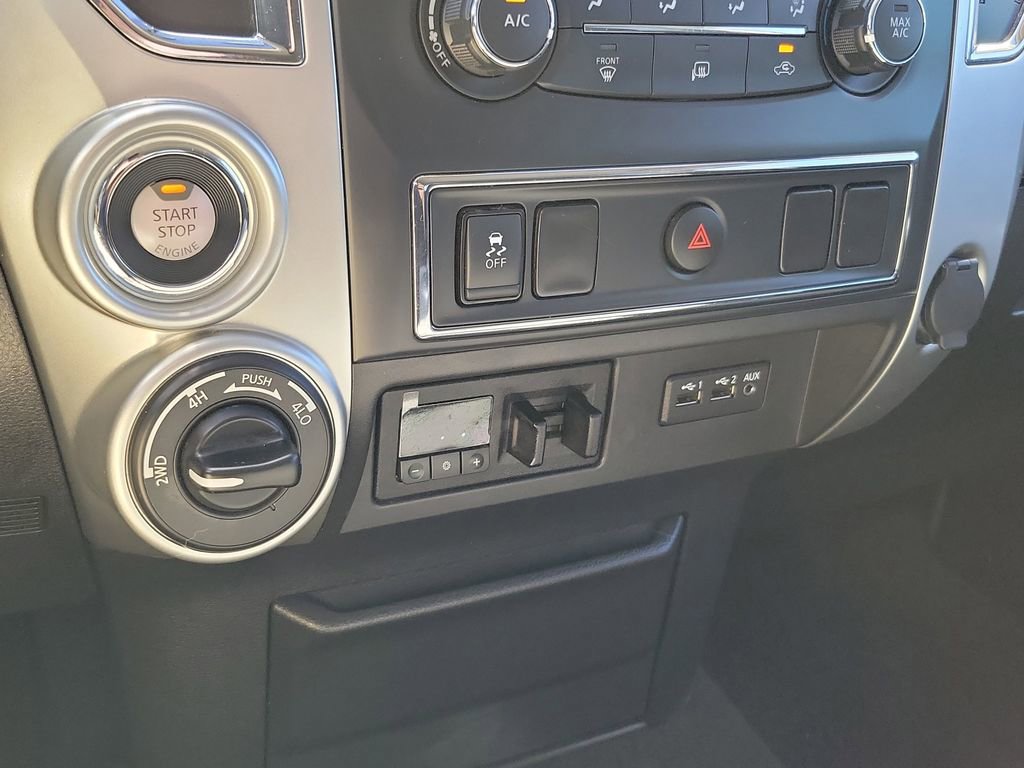 Used 2019 Nissan Titan SV image 30