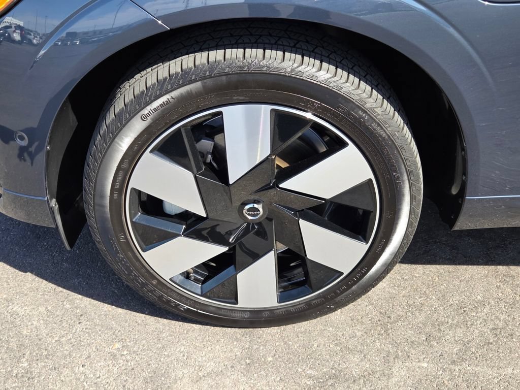 Used 2025 Volvo XC60 T8 Plus w/ Protection Package Premier AWD/4WD image 4