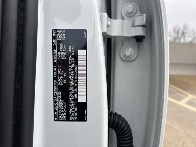 Certified 2024 Volvo XC40 B5 Plus w/ Protection Package Premier image 33