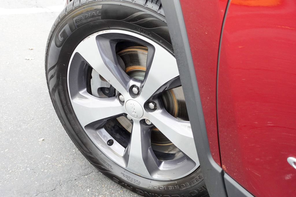 Used 2019 Jeep Cherokee Limited w/ Trailer Tow Group image 11