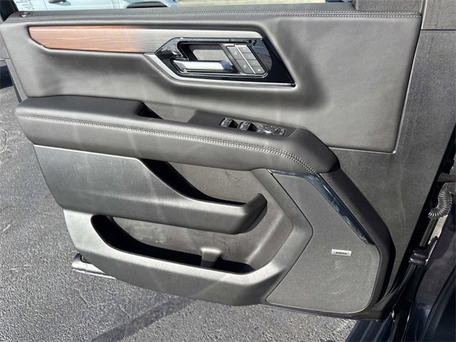 Used 2025 GMC Yukon Denali w/ Sun & Power Step Package image 8