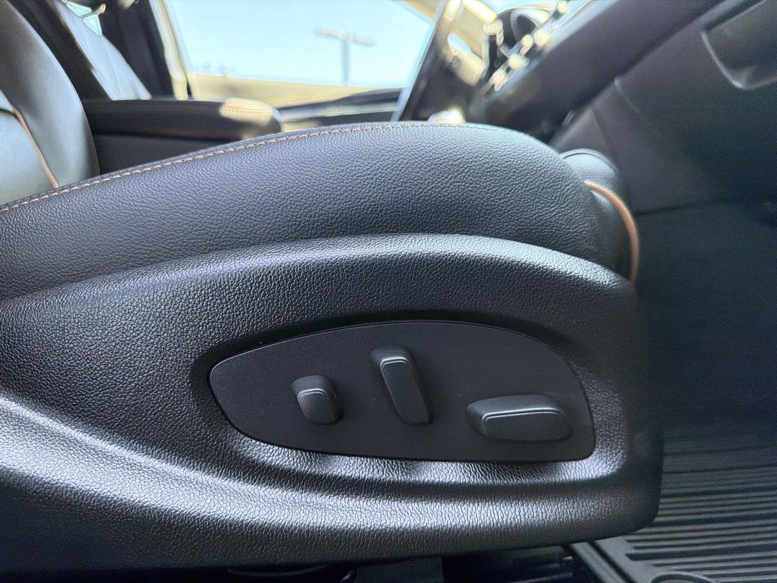 Used 2018 Chevrolet Impala Premier w/ Premier Confidence Package FWD image 39