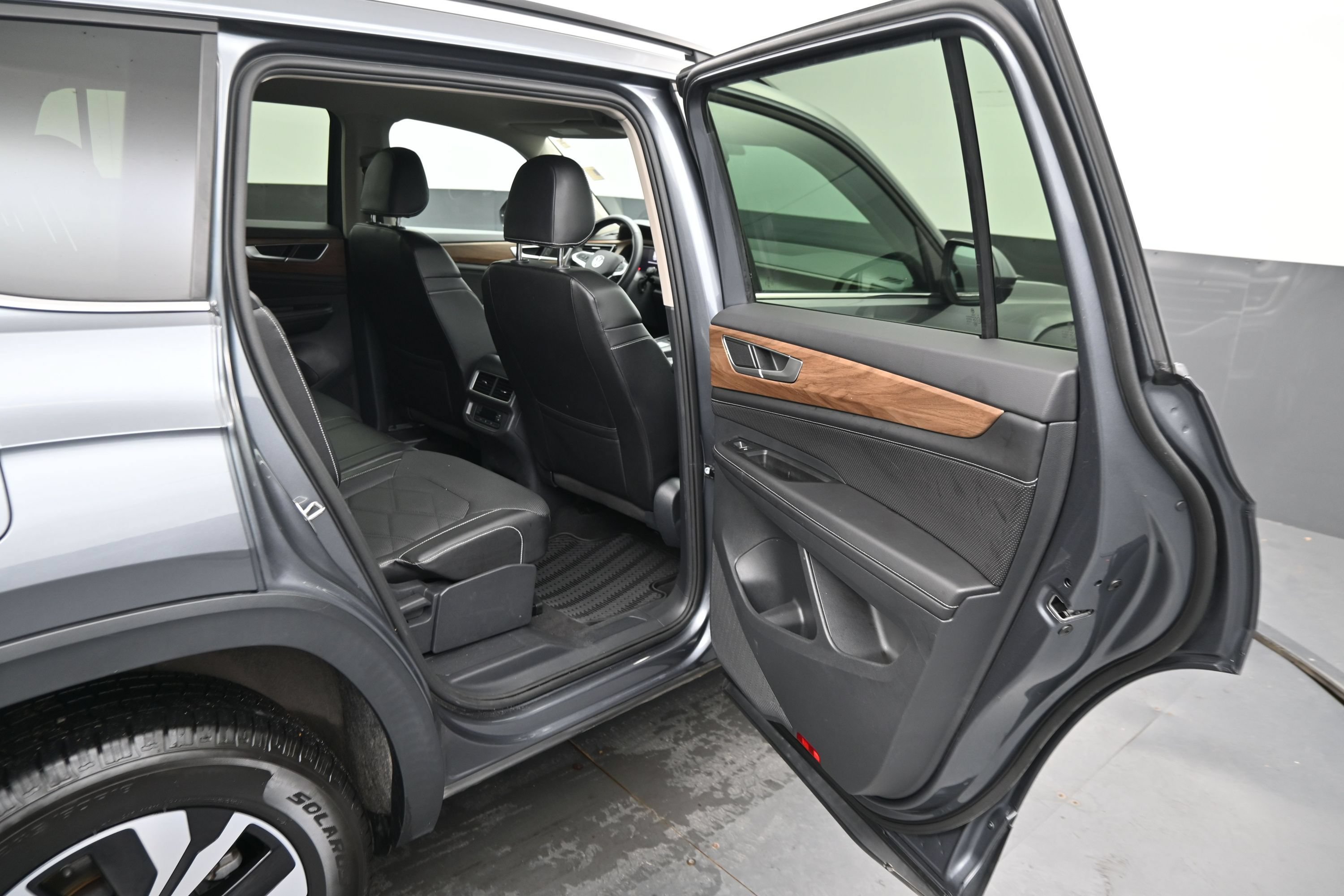 Used 2024 Volkswagen Atlas SE FWD image 27