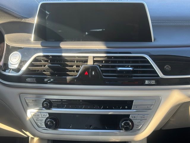 Used 2022 BMW ALPINA B7 xDrive w/ Luxury Rear Seating Package image 20