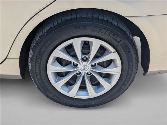 Used 2017 Toyota Camry LE FWD image 9