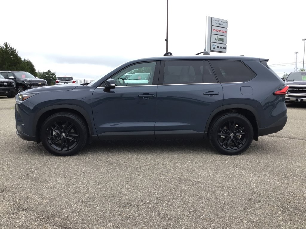Used 2024 Toyota Grand Highlander AWD image 3