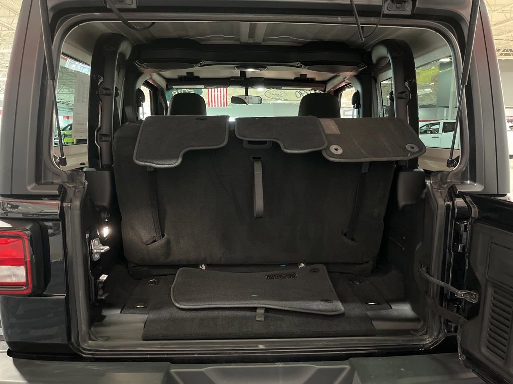 Used 2018 Jeep Wrangler Rubicon AWD/4WD image 16