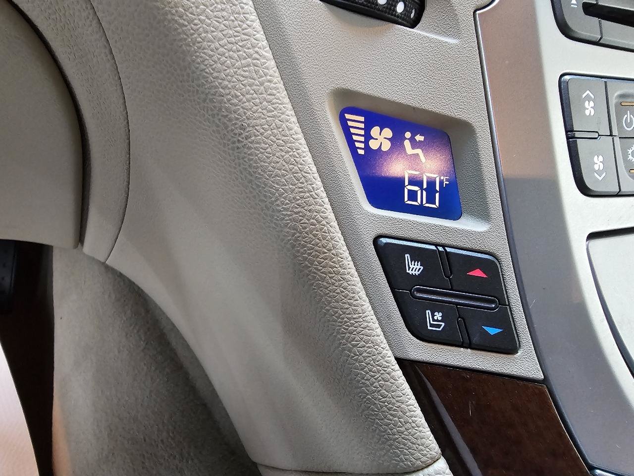Used 2012 Cadillac CTS Premium RWD image 31