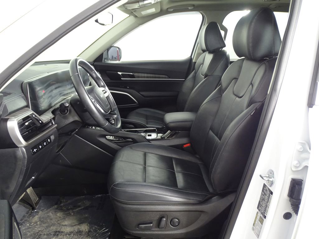 Used 2024 Kia Telluride EX image 11