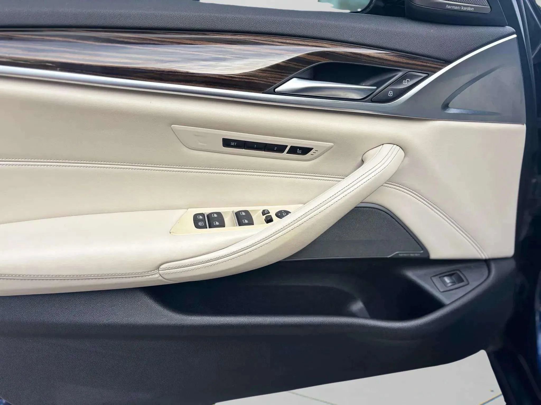 Used 2019 BMW 540i w/ Premium Package image 23