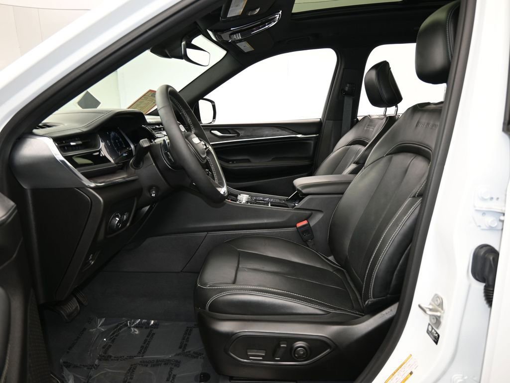 Used 2023 Jeep Grand Cherokee L Overland image 13