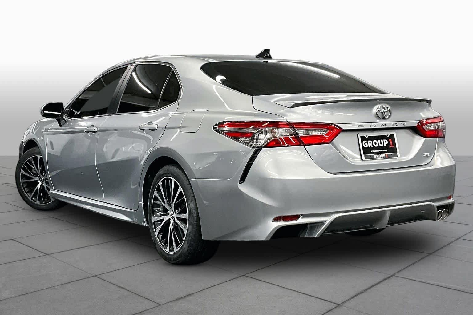 Used 2018 Toyota Camry SE FWD image 11