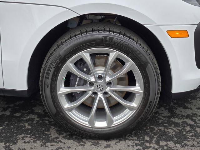 Used 2026 Porsche Macan image 11