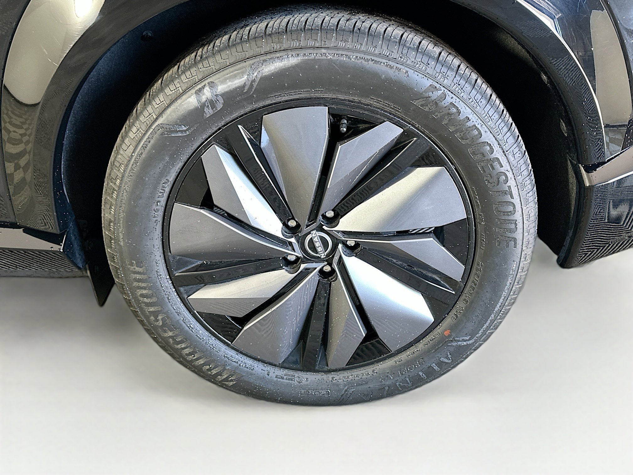 Used 2023 Nissan Ariya AWD image 11