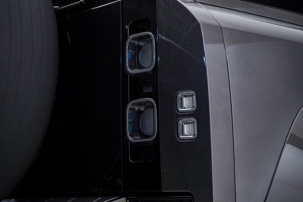 Used 2025 Land Rover Defender 110 image 12