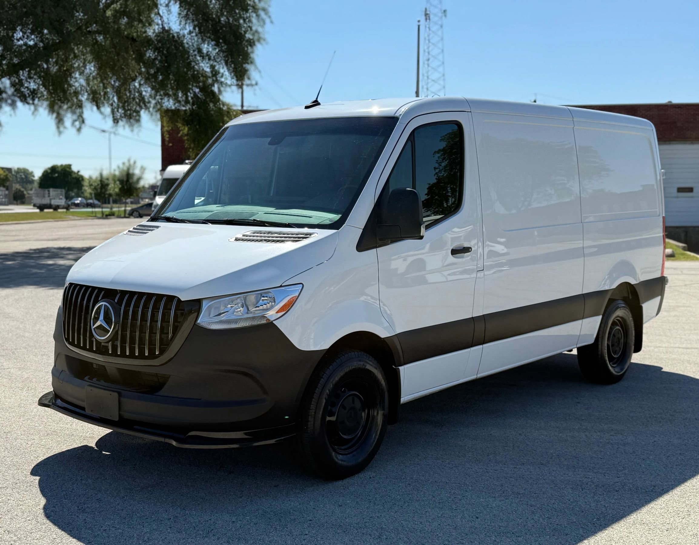 Used 2023 Mercedes-Benz Sprinter 2500 image 3
