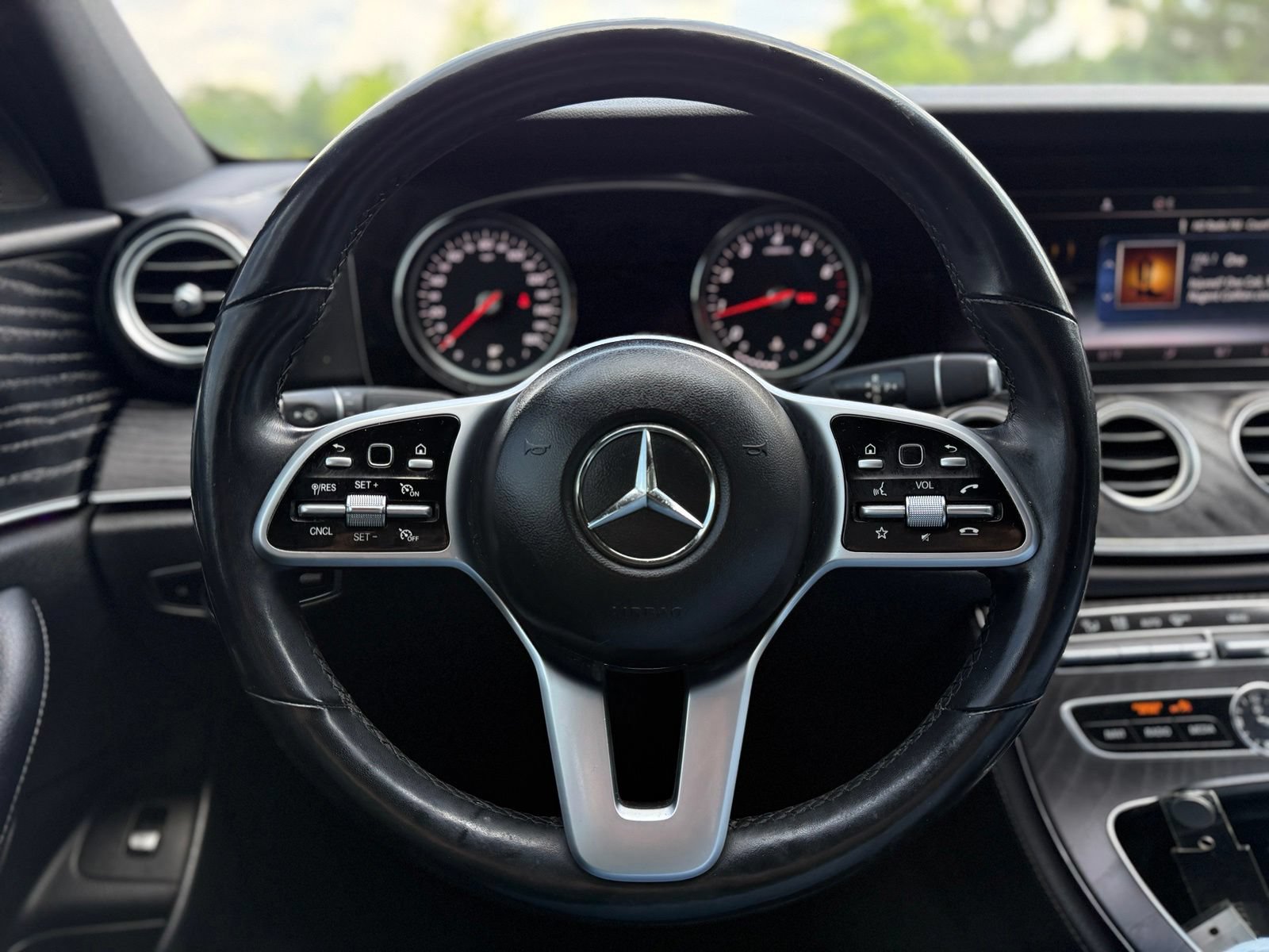 Used 2019 Mercedes-Benz E 300 4MATIC image 25