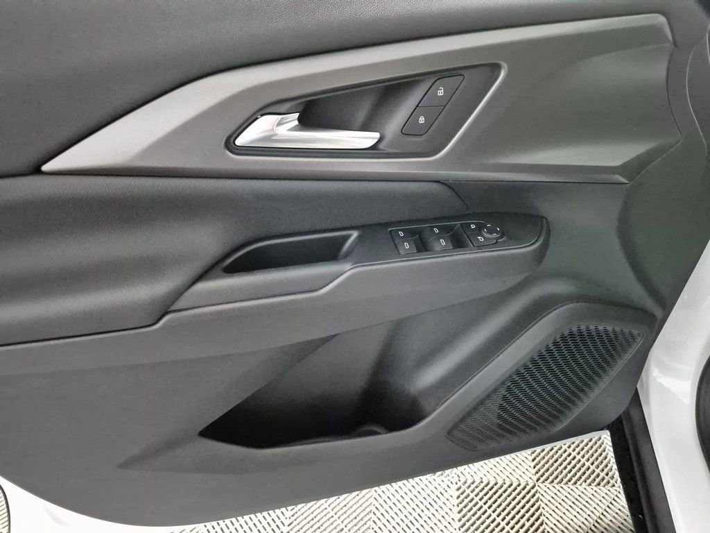 New 2026 Chevrolet Equinox EV LT image 12