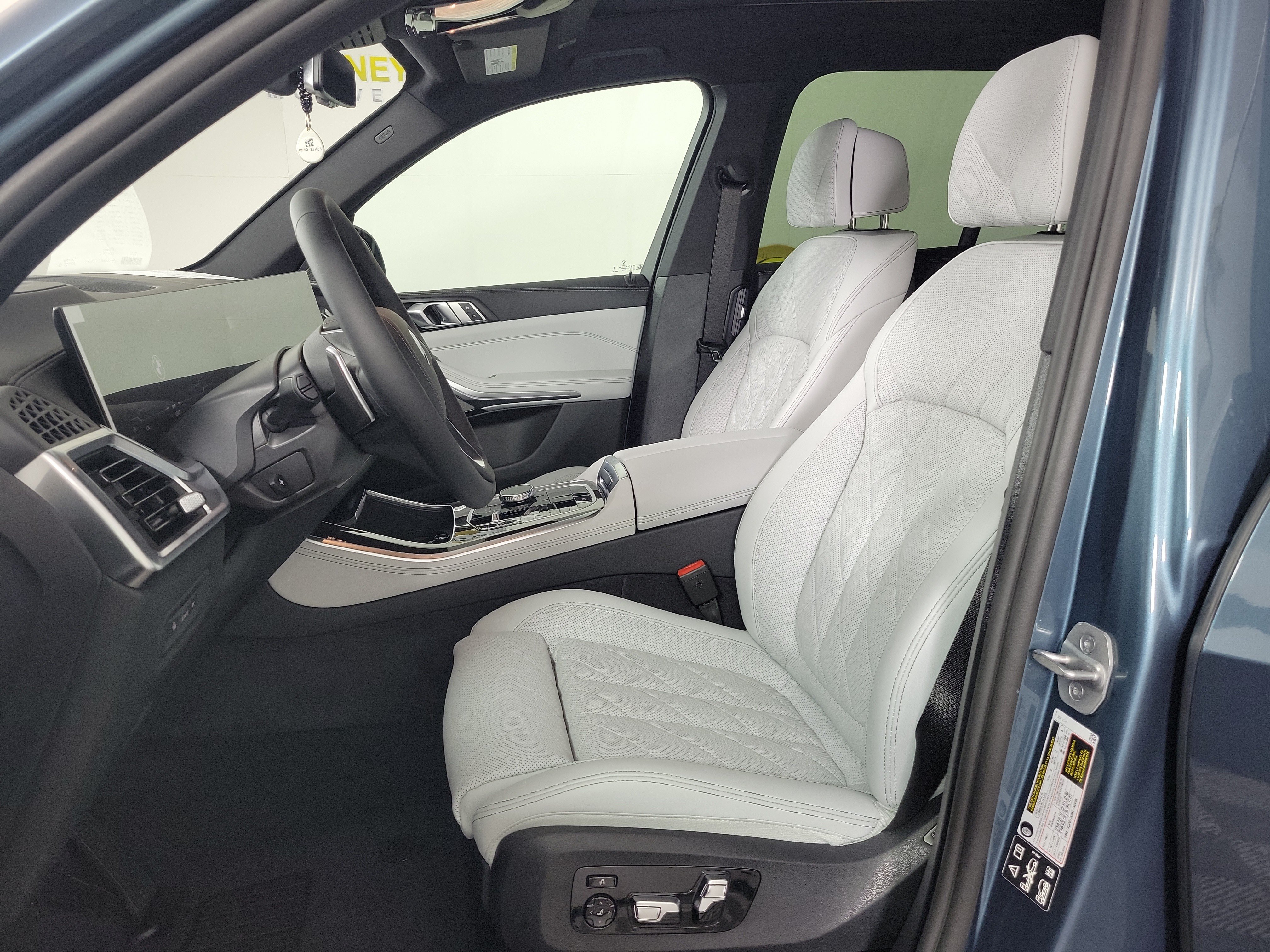Certified 2026 BMW X5 xDrive40i w/ Climate Comfort Package AWD/4WD image 9