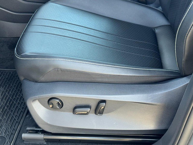 Used 2024 Volkswagen Tiguan SE image 25