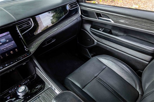 Used 2022 Jeep Wagoneer Series III w/ Flexible Seating Group image 17