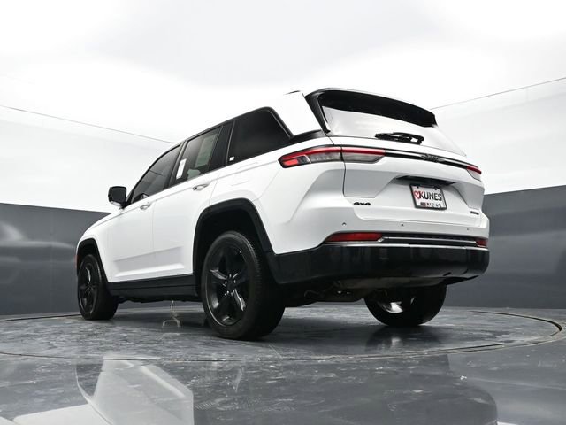 Used 2023 Jeep Grand Cherokee Limited w/ Black Appearance Package image 46
