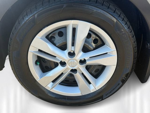 Used 2021 Nissan Kicks S image 9