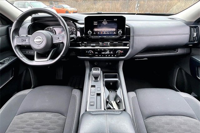 Certified 2025 Nissan Pathfinder SV image 7