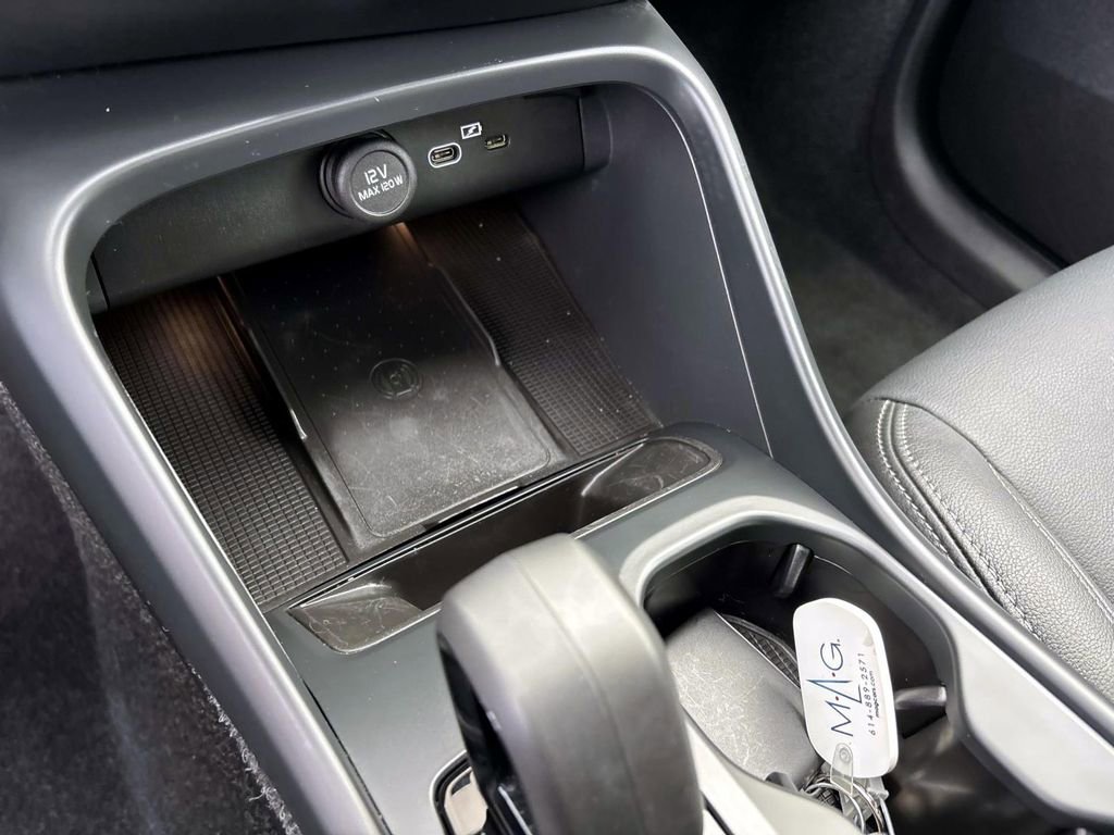 Used 2025 Volvo XC40 B5 Core w/ Protection Package Premier image 23