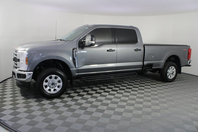 Used 2024 Ford F350 XLT w/ Camper Package image 2