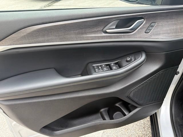 Used 2023 Jeep Grand Cherokee Limited AWD/4WD image 22