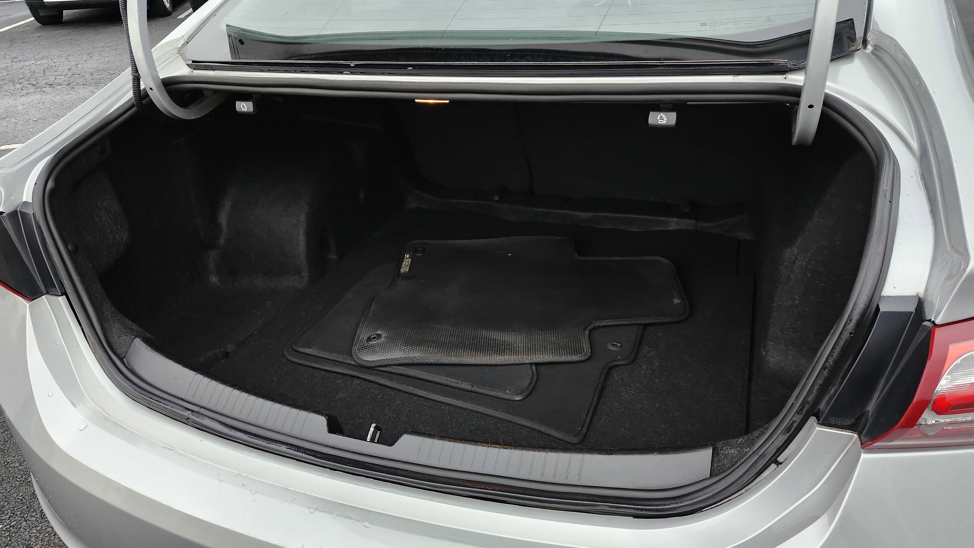 Used 2022 Chevrolet Malibu LT image 19