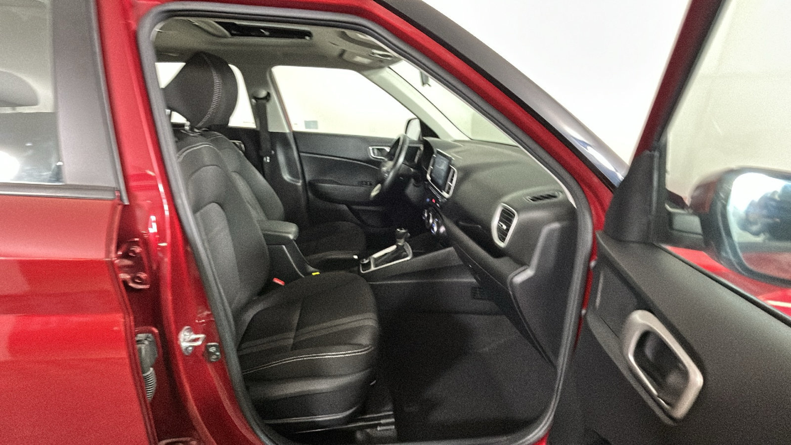 Certified 2024 Hyundai Venue SEL FWD image 36