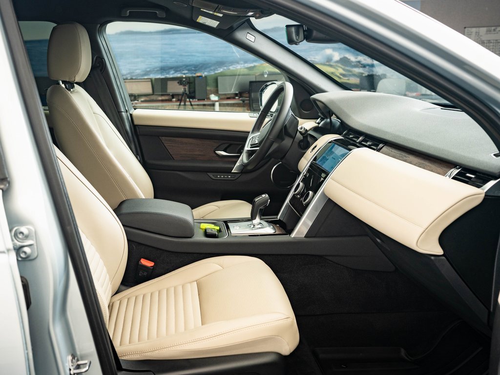 Used 2022 Land Rover Discovery Sport SE image 20