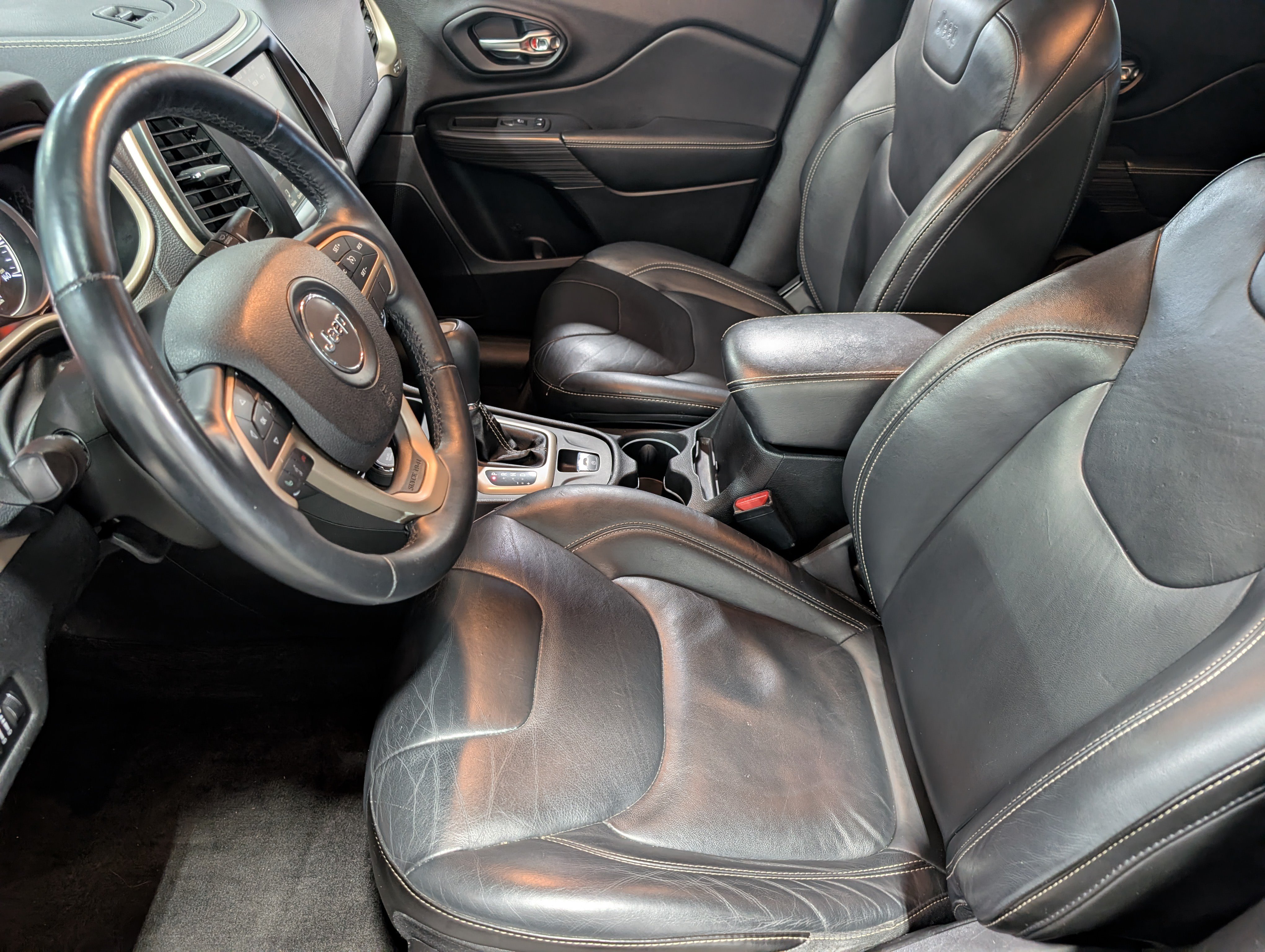 Used 2015 Jeep Cherokee Limited AWD/4WD image 10