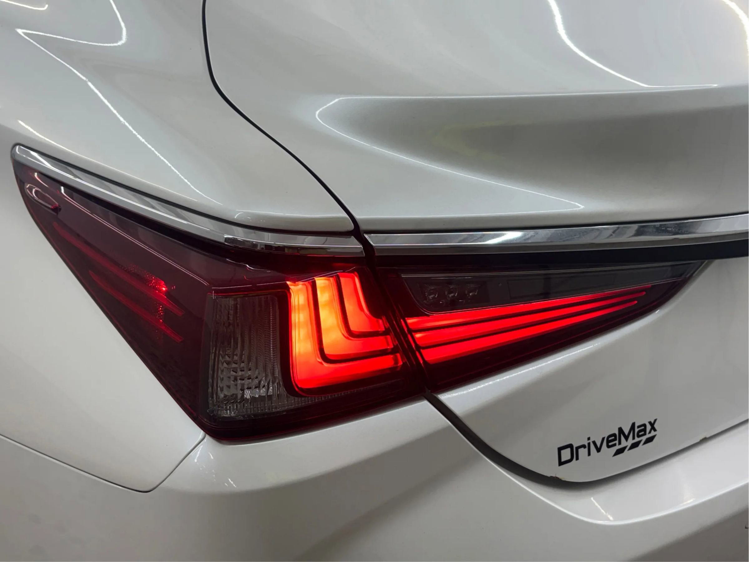 Used 2019 Lexus ES 350 w/ Premium Package image 35