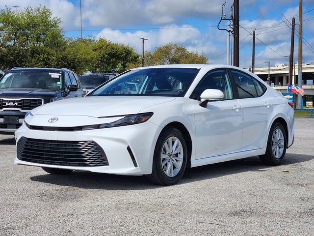 Used 2025 Toyota Camry LE image 3