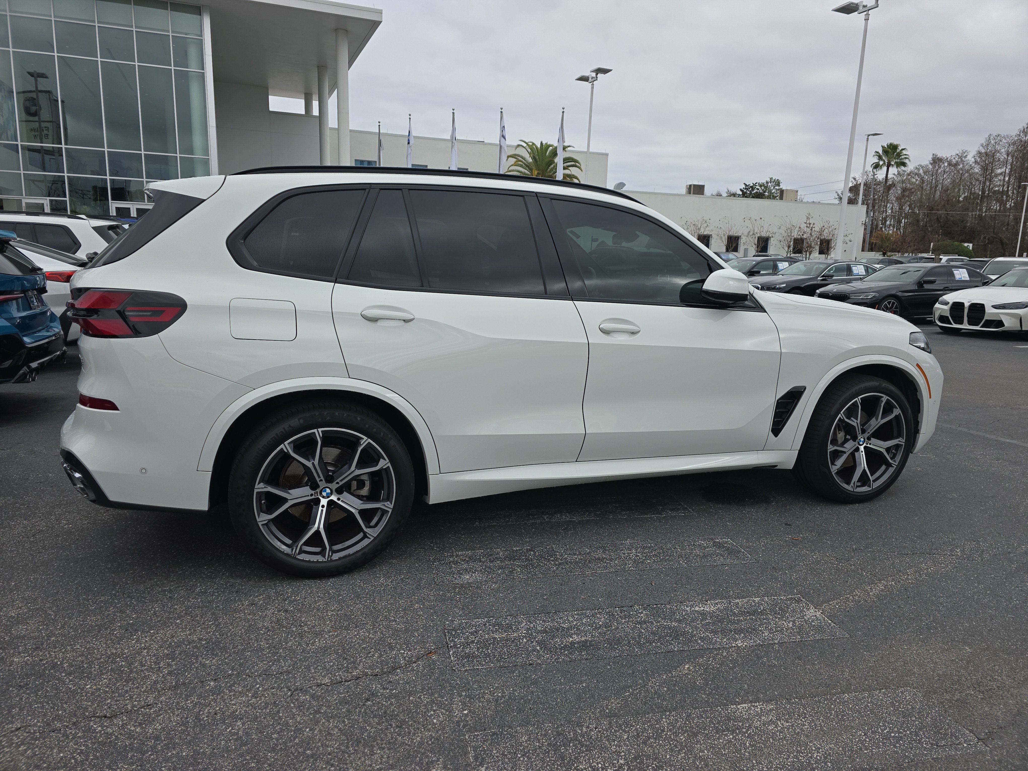 Certified 2024 BMW X5 sDrive40i w/ M Sport Package image 3