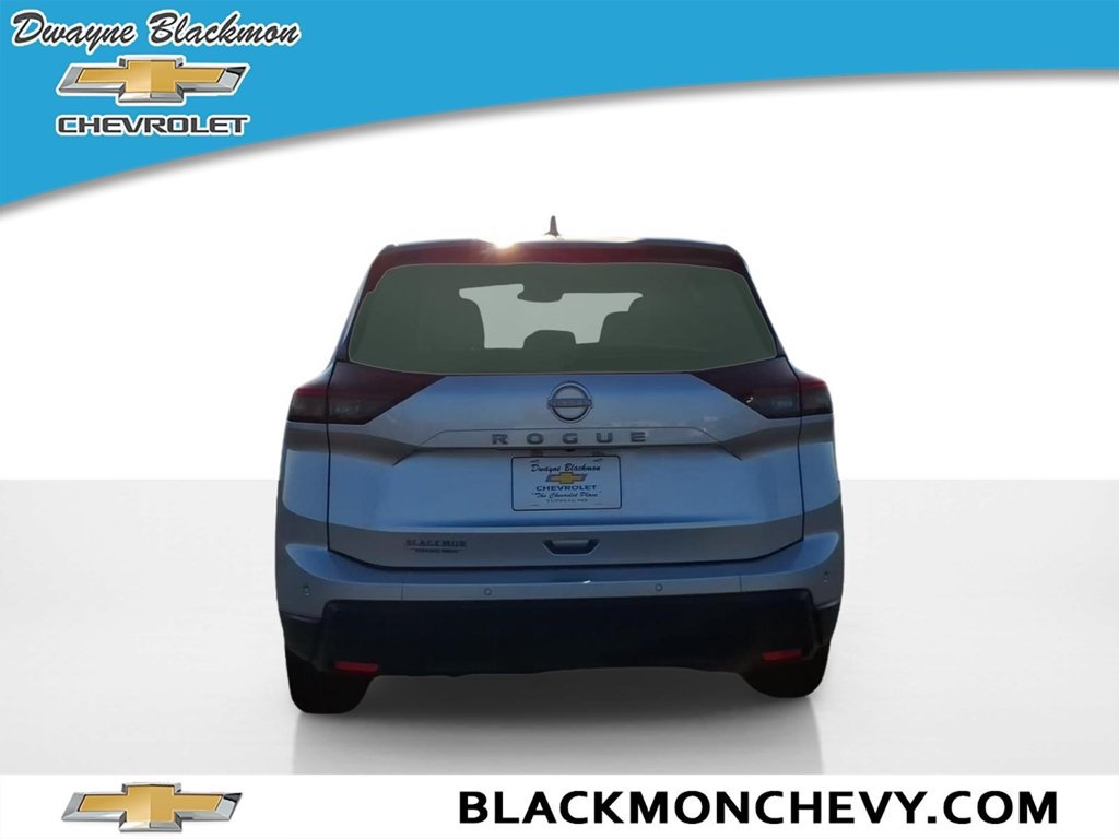 Used 2025 Nissan Rogue SV FWD image 4