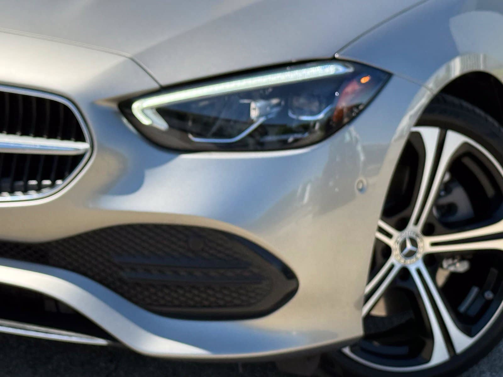 Used 2024 Mercedes-Benz C 300 Sedan image 3