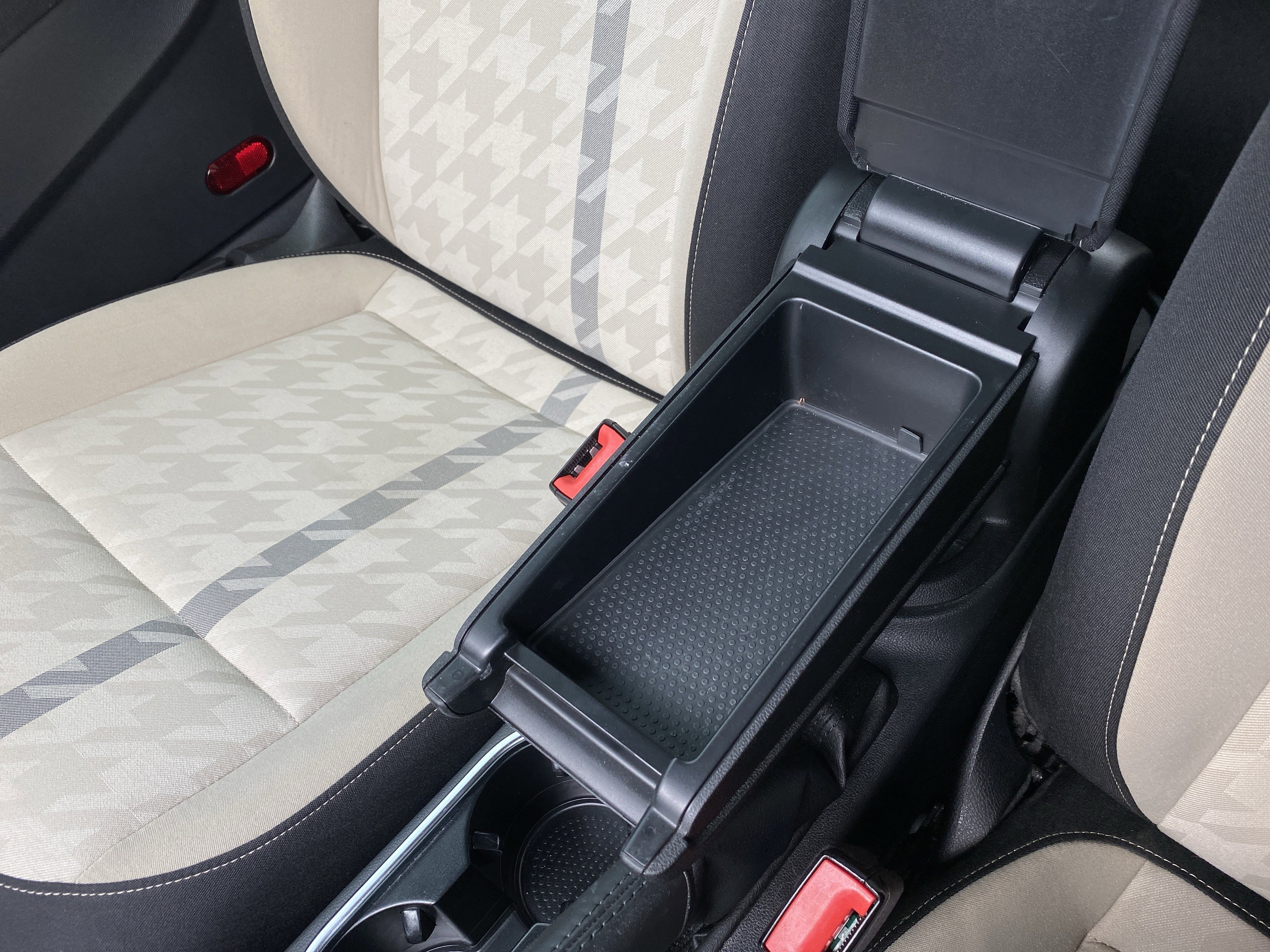 Used 2018 Volkswagen Beetle 2.0T Coast w/ Coast Lighting Package image 38